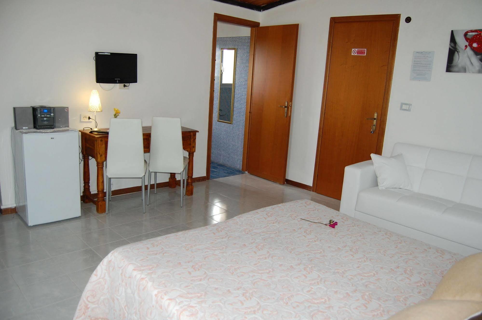 Il Mirto E La Rosa Bed & Breakfast Arenella  Bagian luar foto